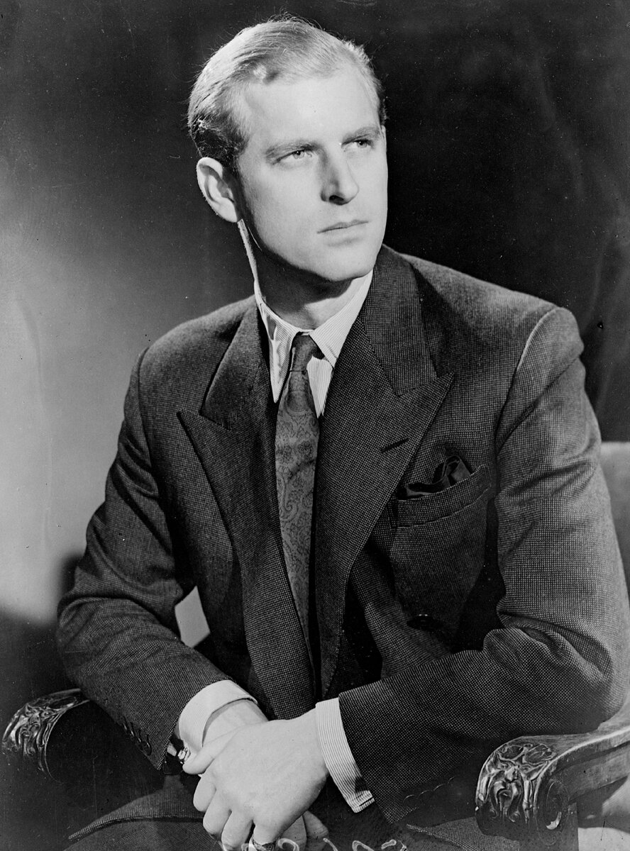 Принц Филипп, герцог Эдинбургский (родился принцем Филиппом Греческим и Датским; 1921 – 2021 гг.), был членом британской королевской семьи в качестве мужа Елизаветы II.