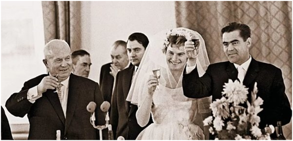 3 ноября 1963 года в Москве, в правительственном особняке на Ленинских горах, состоялась свадьба космонавтов Андриана Николаева и Валентины Терешковой. Среди гостей был Первый секретарь ЦК КПСС Н.С.