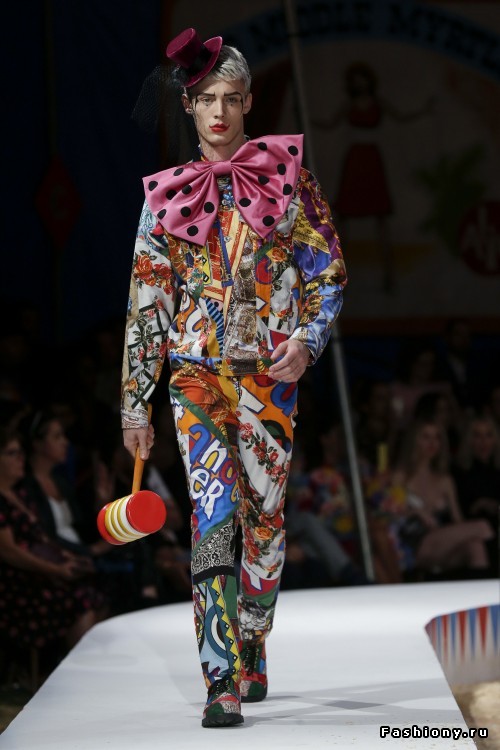 Moschino Круизная коллекция 2019 Moschino Круизная коллекция 2019