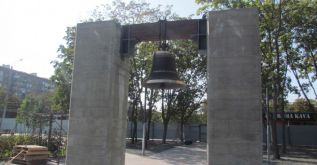 В Украине установили монумент «Колокол Мира»