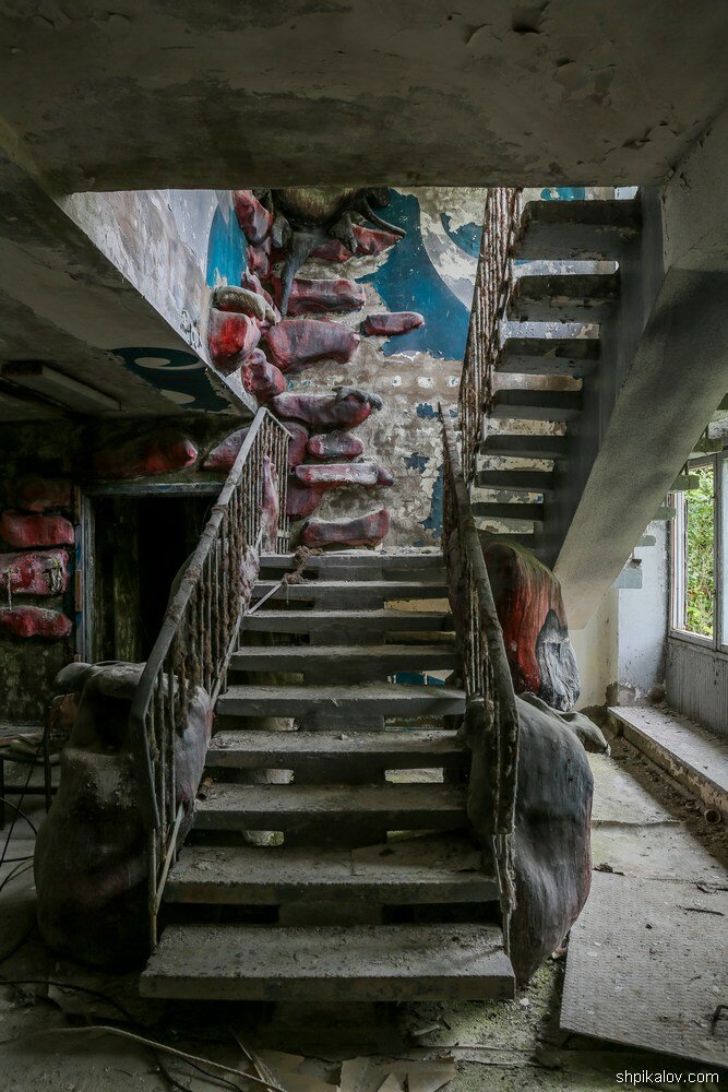 Фантастические твари в подмосковном лагере Фантастические твари в подмосковном лагере архитектура,путешествия,Россия