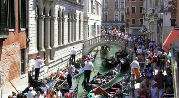 Ожидание и реальность: 15 известных мест, которые выглядят совсем не так, как на фото Ожидание и реальность: 15 известных мест, которые выглядят совсем не так, как на фото