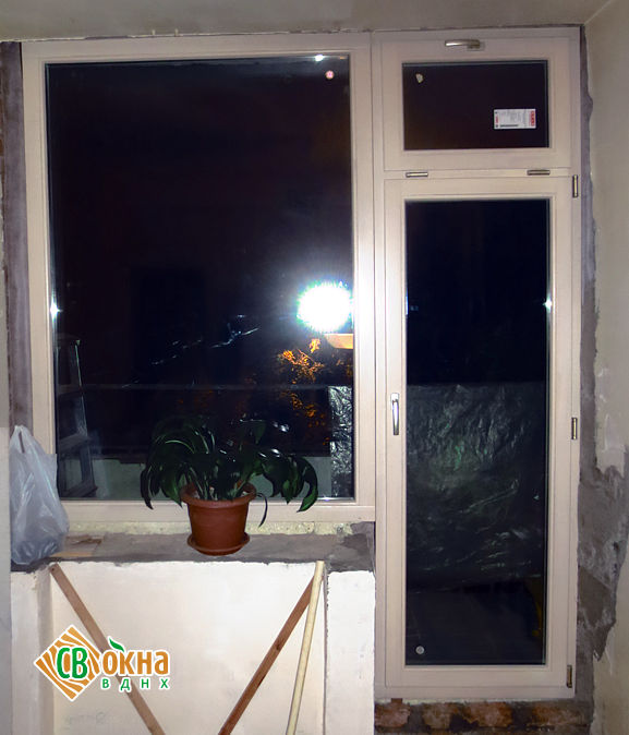 Окна из дерева в кирпичном доме