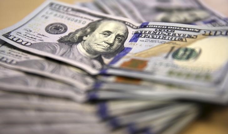 ЦБ РФ установил курс доллара США с 18 ноября в размере 72,8228 руб.
