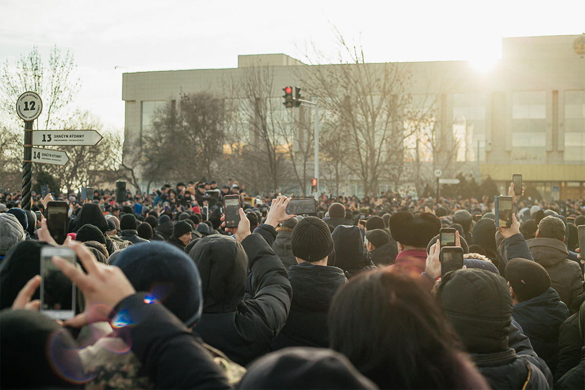 Протесты и чрезвычайное положение главное. Протесты в Казахстане. Токаев протесты. Назарбаев устроил беспорядки. События в Казахстане фото.