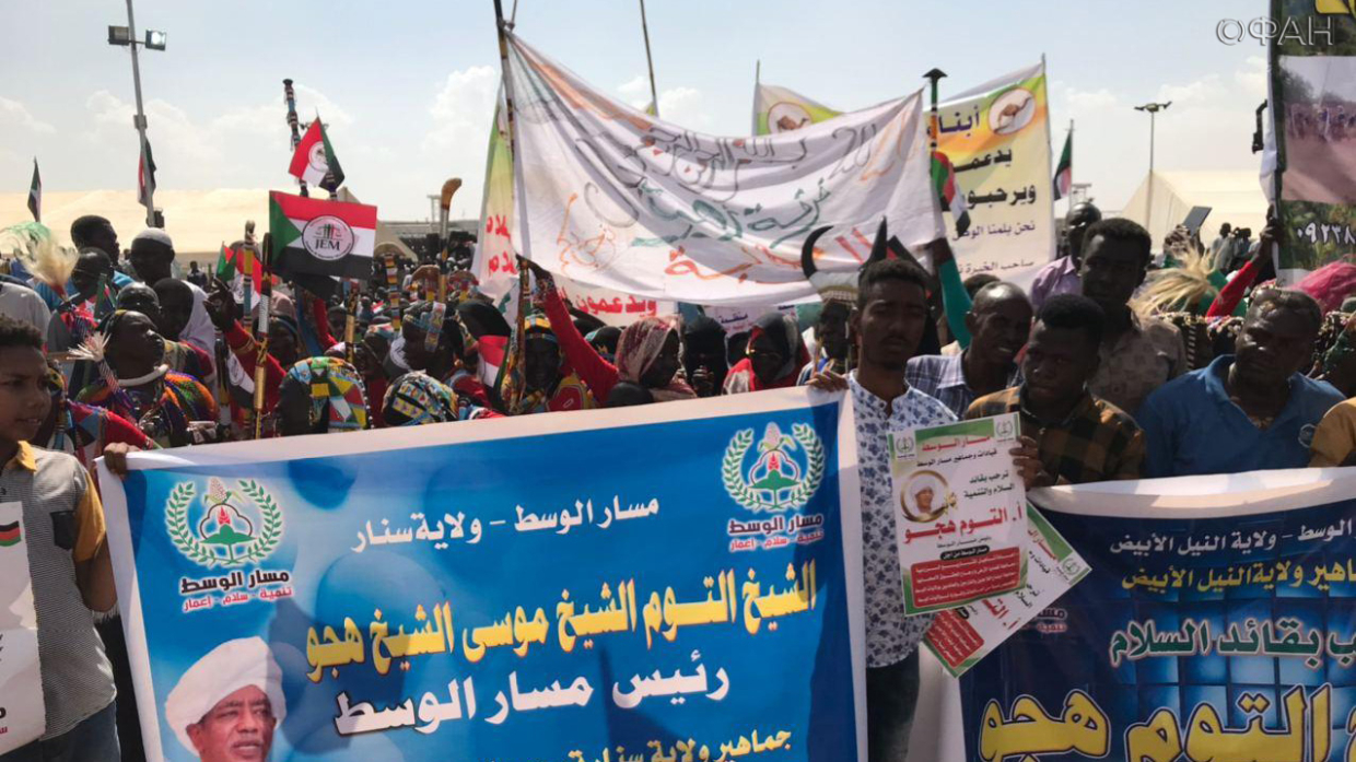 В столице Судана прошли праздничные шествия в честь подписания мирного договора в Джубе