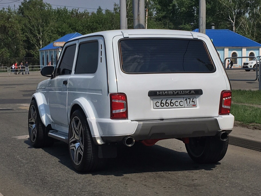 Абсурдный тюнинг нивы Lada 4x4 urban с салоном от mercedes-benz s-класса автомобили,автомобиль,автоновости,история,машины,ремонт,Россия,тюнинг