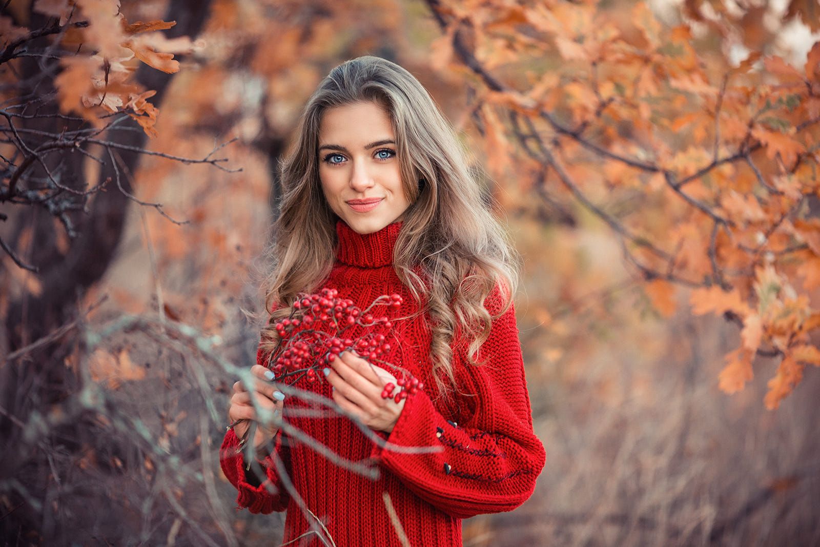 Фотосессия в красных свитерах осень