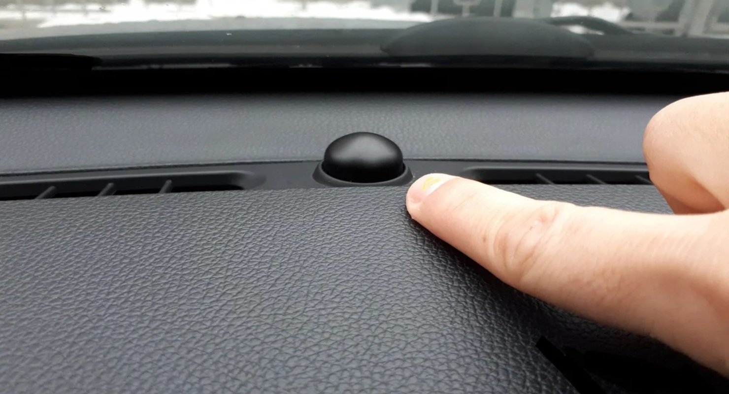 Для чего необходим шарик на торпедо под лобовым стеклом