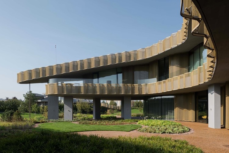 Необычная архитектура дома в сельской местности на берегу Москвы-реки Необычная архитектура дома в сельской местности на берегу Москвы-реки архитектура,Путешествия,фото