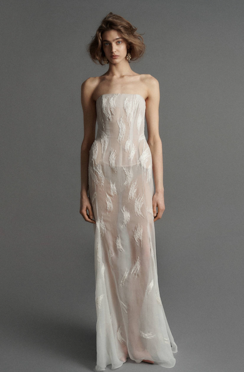 Valentin Yudashkin: Смелые силуэты и многоликий белый в новой свадебной коллекции