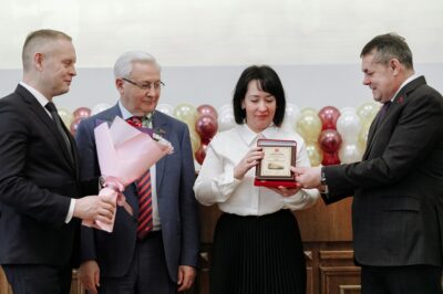 Александр Гончаров поздравил своих общественных представителей с получением заслуженных наград