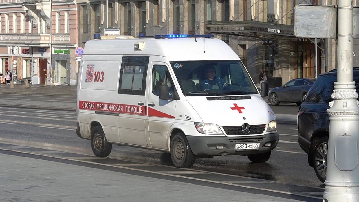 Москвичка выпала из окна жилого дома в западной части города