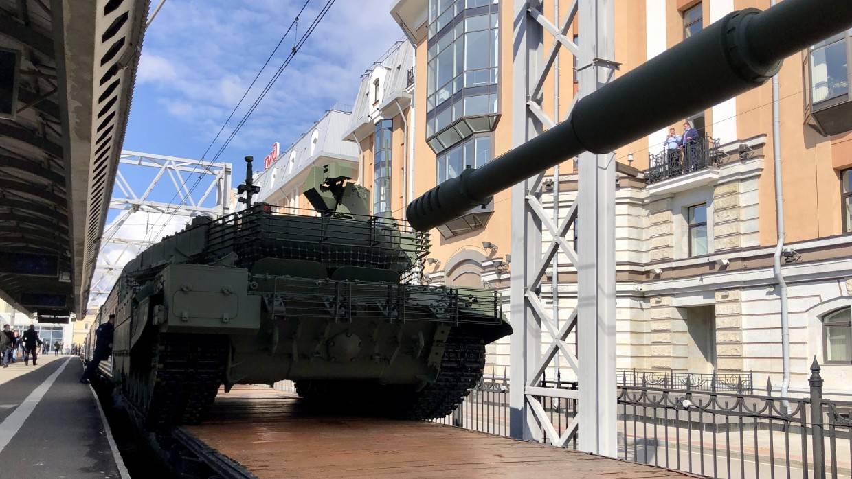 Минобороны РФ: эшелоны с боевой техникой ВВО направляются на учения в Белоруссию