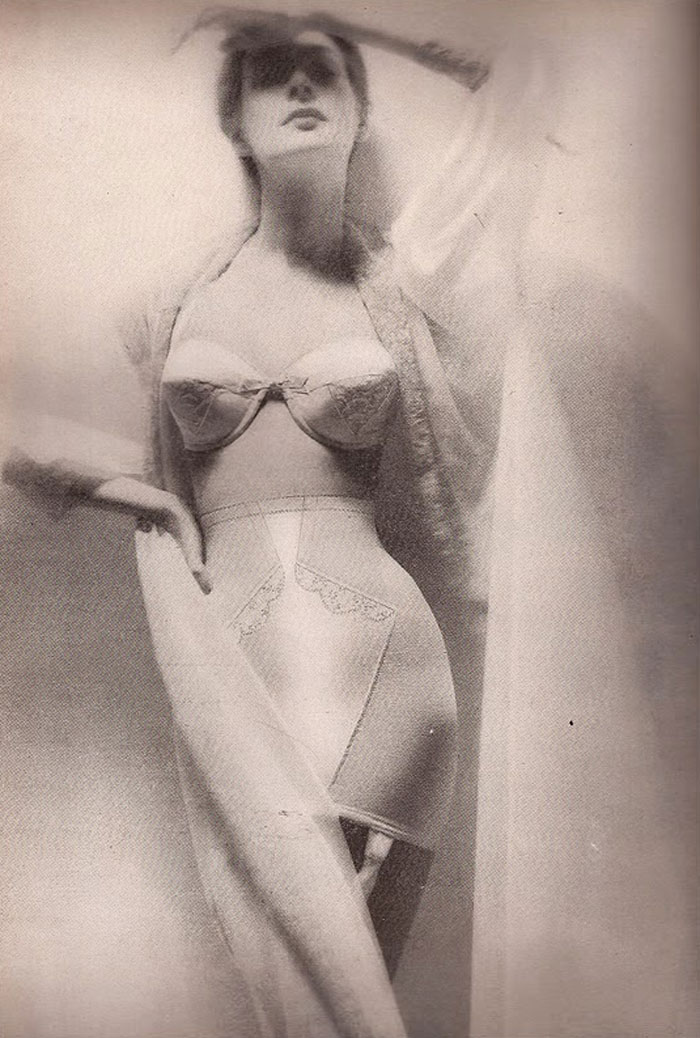 Бюстгальтер «пуля»: модное нижнее бельё в середине 20-го века, отвлекающее внимание от глаз картинки