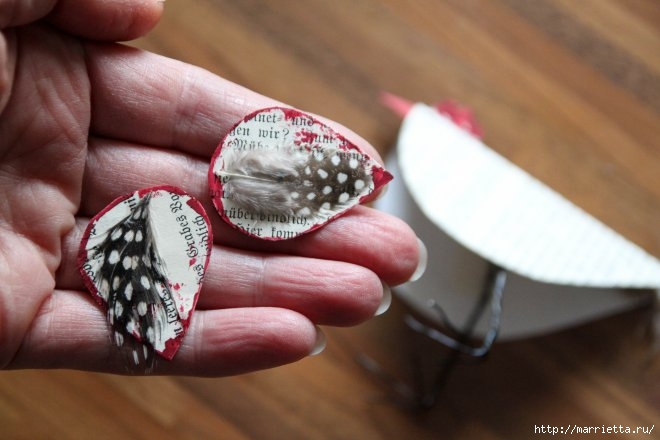 Креативные пасхальные курочки из книжных страниц Креативные пасхальные курочки из книжных страниц мастер класс