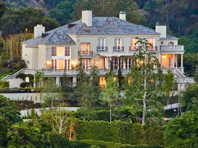 Из роскошного дворца во времянку: как выглядит дом миллиардера Илона Маска знаменитости,о недвижимости