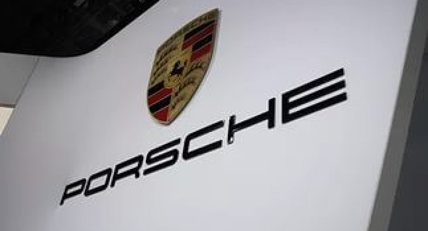 В Сети появился рендер нового трехрядного кроссовера Porsche Автомобили