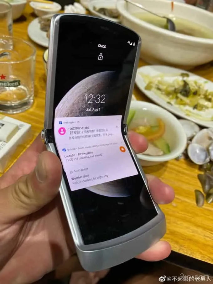 Появилось очередное фото смартфона Motorola Razr 2020 с гибким экраном Motorola, будет, смартфона, рынок, модель, модели, интернете, корпус, состоянии, разложенном, дюйма, диагональю, экран, основной, обновленная, иметь, дополнительный, сообщениям, инсайдерским, имеющимся