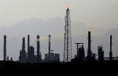 FILE PHOTO: FILE PHOTO: General view shows Mexican state oil firm Pemex's Cadereyta refinery, in Cadereyta, on the outskirts of Monterrey, Mexico April 20, 2020. REUTERS/Daniel Becerril/File Photo/File Photo