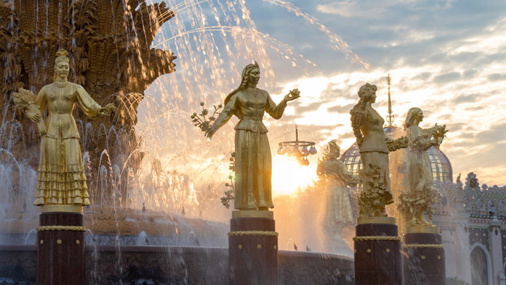 "ПРИШЛИ РУССКИЕ И ВСЁ ИСПОРТИЛИ": ЧЕМУ УЧАТ ШКОЛЬНИКОВ В ПОСТСОВЕТСКИХ СТРАНАХ