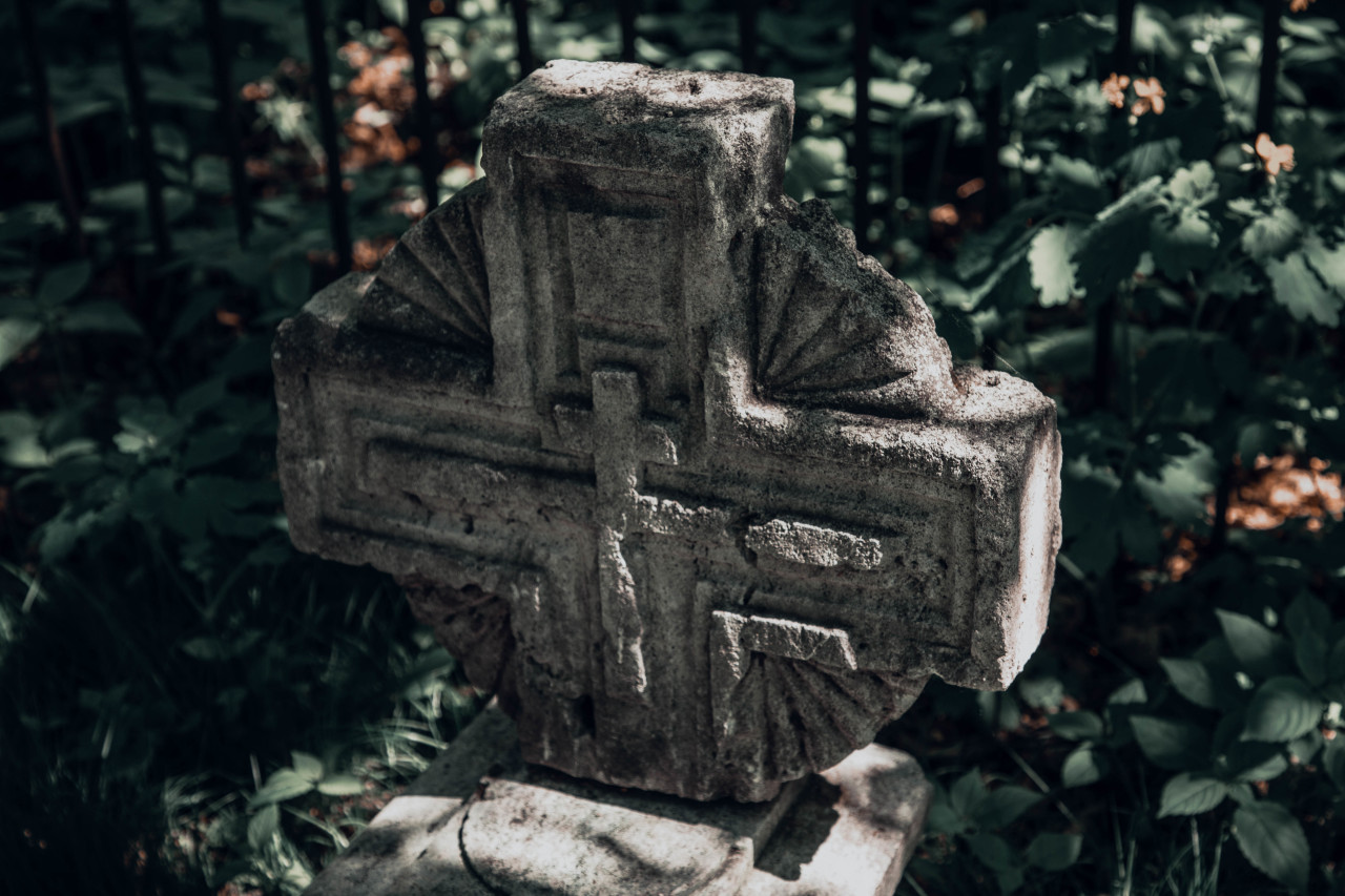 Блогер показала старинное Волынское кладбище в Твери