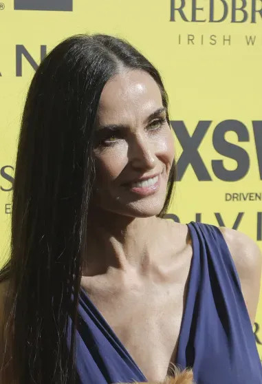 Деми Мур (в открытом платье), сёстры Дакота и Эль Фаннинг, Мишель Пфайффер посетили фестиваль SXSW — 2026 МурДеми, новый, ФаннингЭль, Дакота, Фаннинг, Мишель, Пфайффер, фильм, независимый, представила, Сестра, деньгами, проблемы, Марго, Apple, представили, сериал, фестивале, никогда, ГонсалесПфайффер