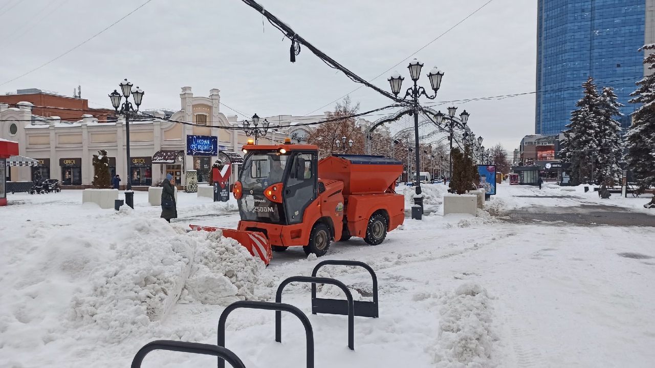 Подрядчик признался, что не хочет, чтобы люди видели, как убирают снег в Челябинске