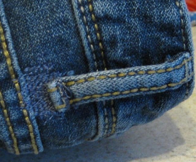 Как просто отремонтировать вырванную шлёвку на джинсах Как просто отремонтировать вырванную шлёвку на джинсах одежда