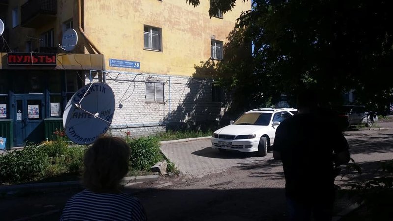 Я даже знаю как он мыслил "О, лично для меня площадочку сделали" Я даже знаю как он мыслил "О, лично для меня площадочку сделали" автомир, мне так удобно, олени, парковка, плевать на всех