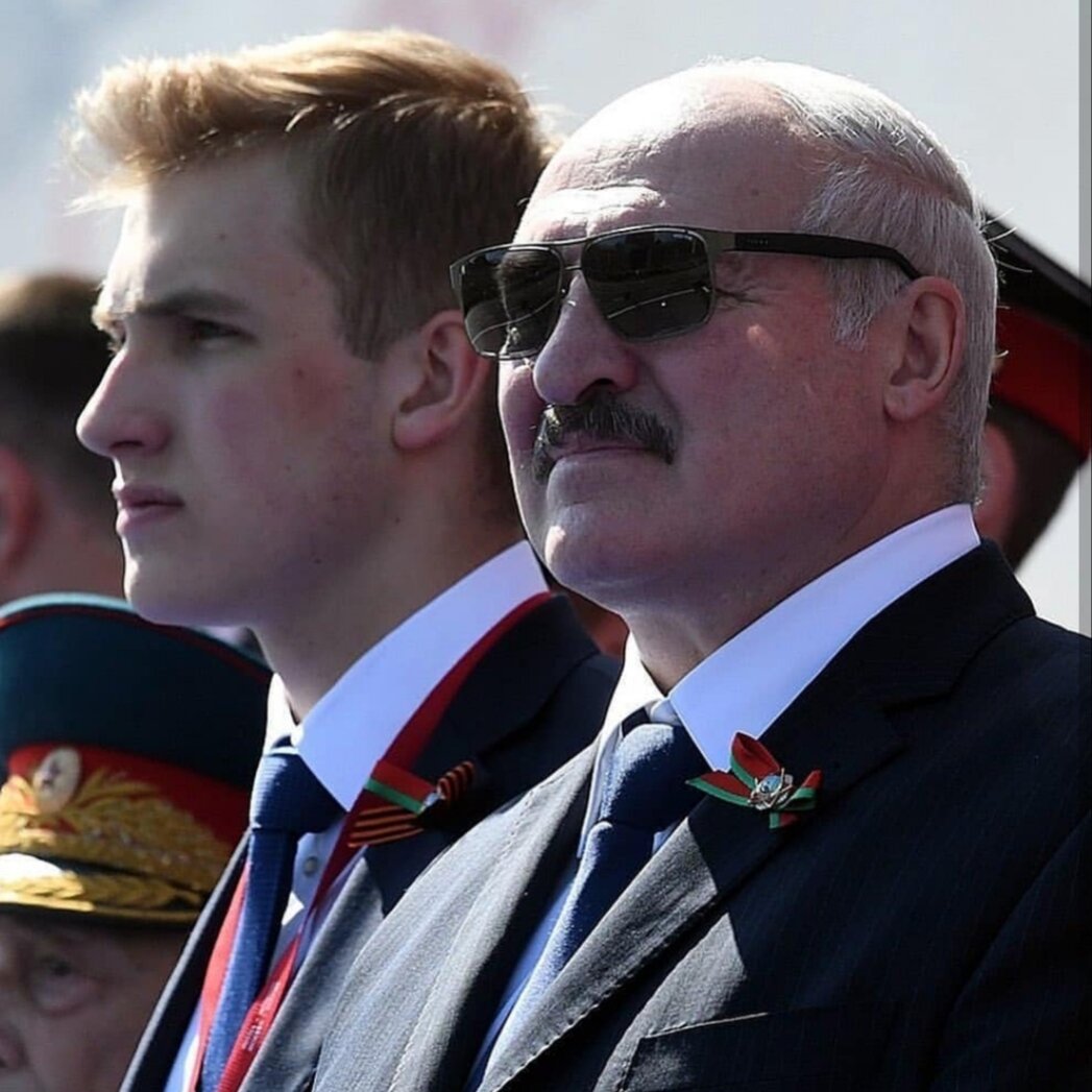 Лукашенко рассказал выпускникам о своем преемнике Политика