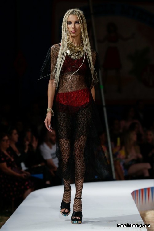 Moschino Круизная коллекция 2019 Moschino Круизная коллекция 2019