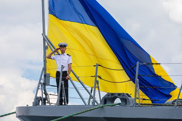 «Человечеству нужны виноватые». Лев Новожёнов о том, почему травят Россию