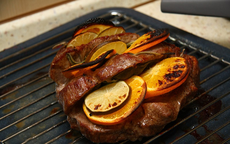 Что вкуснее утка или кролик. original. Что вкуснее утка или кролик фото. Что вкуснее утка или кролик-original. картинка Что вкуснее утка или кролик. картинка original. На сегодняшний день рынок заполнен колоссальным количество всевозможного мяса. Давайте попробуем выделить самое лучшее мяса. Конечно, у нас сделать этого не получится, так как у всех свои вкусовые предпочтения, да и мясо разных животных имеет разный состав и по-разному влияет на человеческий организм.