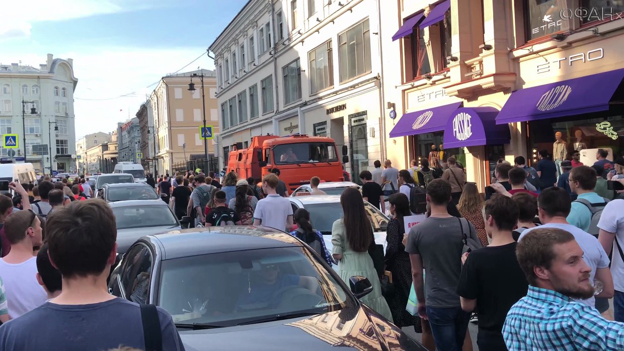 Юрист ОП призвал взыскать с Навального и Соболь ущерб от митингов в Москве