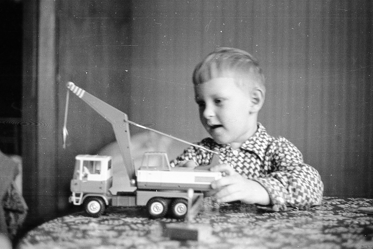 Как советские родители учили детей плавать и кататься на велосипедах – методы были суровыми 