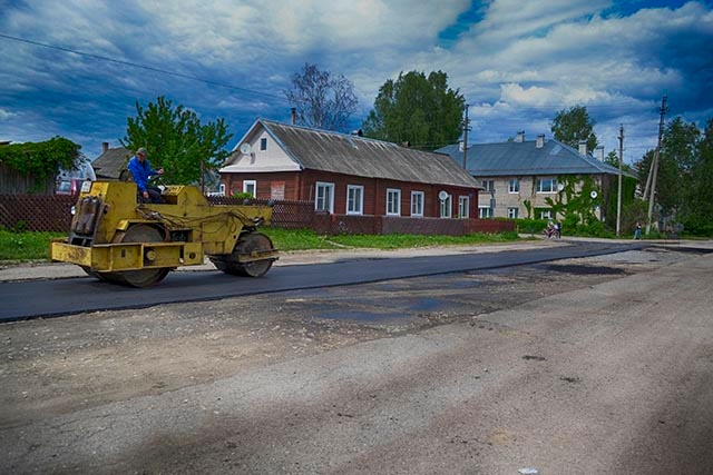 В Западной Двине продолжаются дорожные работы