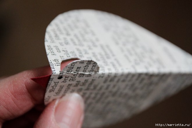 Креативные пасхальные курочки из книжных страниц Креативные пасхальные курочки из книжных страниц мастер класс