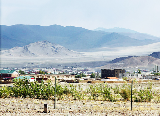 Типичный небольшой городок в Монголии