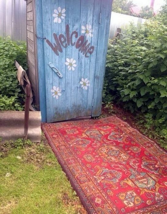 Такова жизнь, сынок. Правда, попадаются и исключения – ценители максимального комфортного пребывания в уборной. дача, прикол, юмор