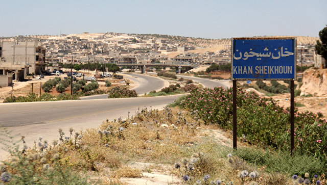Въезд в сирийский город Хан-Шейхун, предположительно атакованный химическим оружием. Архивное фото