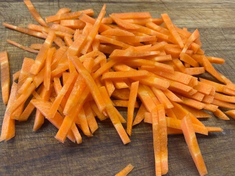 Морковь для плова тонкой соломкой режу всего за 40 секунд. Тонко, ровно, аккуратно