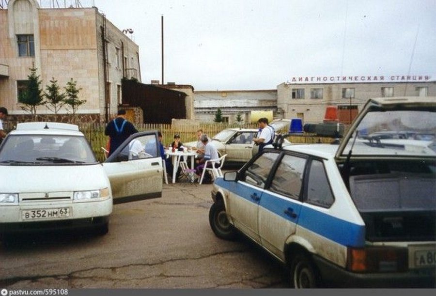 Кустанай машина. Милиция в 90-е годы. Машины в 90-е годы. Милиция 90 годов. 90-Е годы в России.