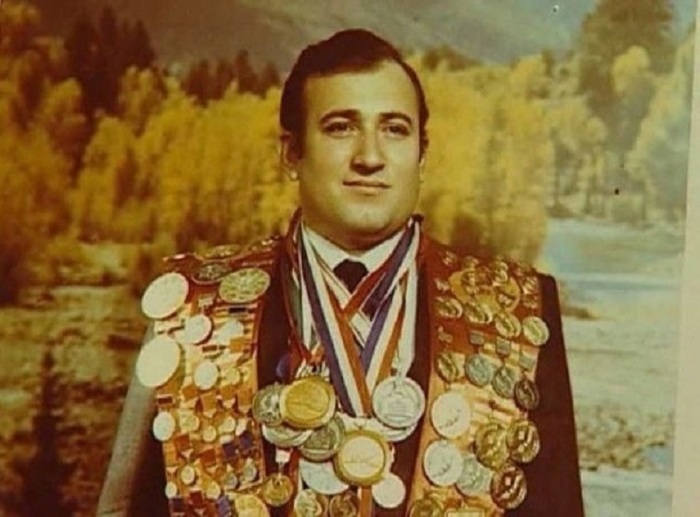Шаварш Карапетян, спасший 20 человек из затонувшего троллейбуса в Ереване 16 сентября 1976 года.