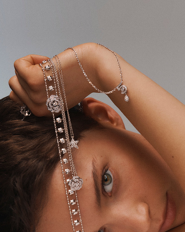  Bouton de Camélia choker in 18K white gold and diamonds. Bouton de Camélia necklace in 18K white gold and diamonds. Comète Géode necklace small version in 18K white gold and diamonds. ETERNAL N°5 necklace in 18K white gold and diamonds.