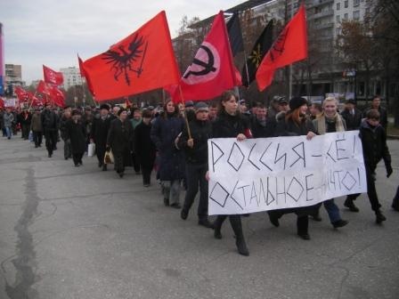 (Евразийский флаг, в данном случае, вполне сойдет за «языческий» аспект, хотя там всё сложно вплоть до тенгрианства.)