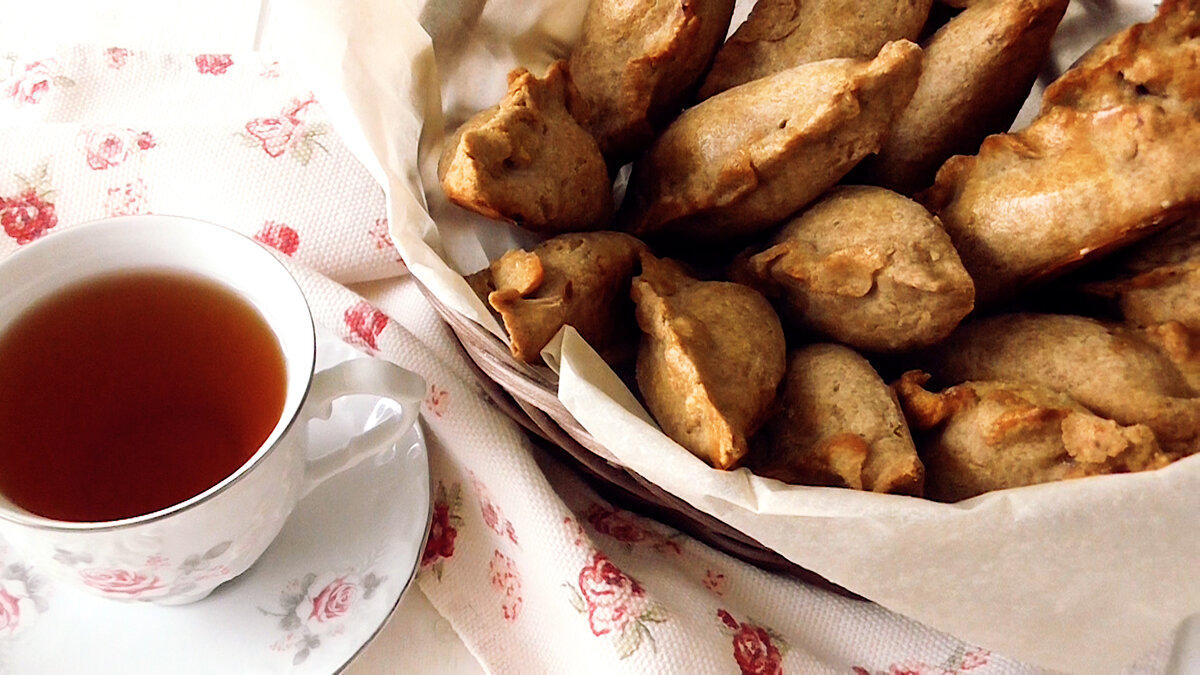 Ржаные пирожки. Ржаные пирожки с капустой. Мини пирожки ржаные. Ржаные пирожки с яблоками.