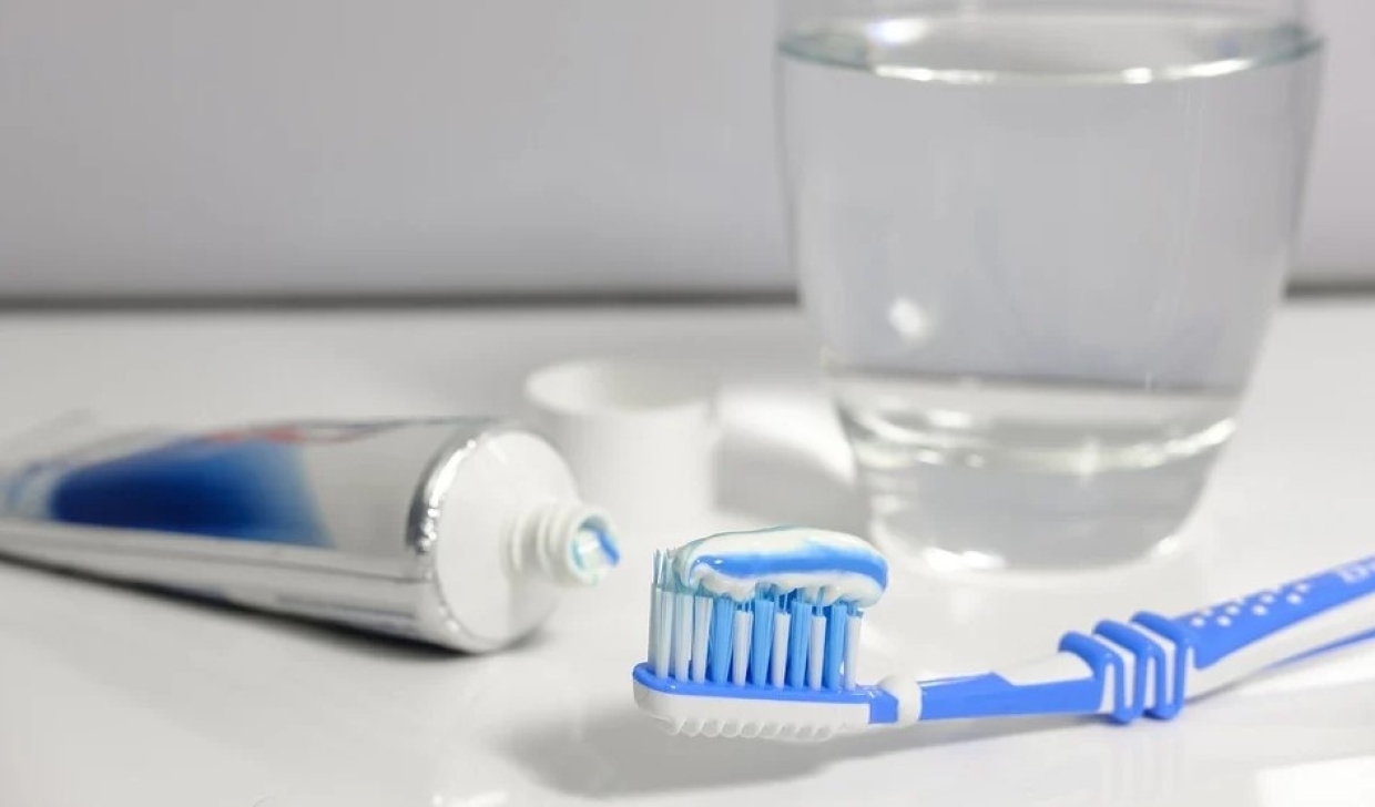 Мифы и реальность: разбираемся, что значат цветные полоски на тюбике зубной пасты