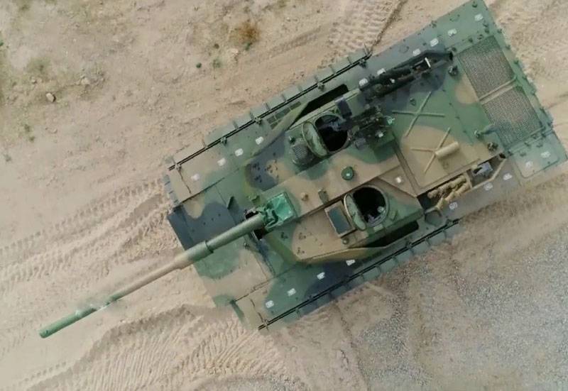 В Китае впервые показали лёгкий танк VT-5 на полигоне НОАК