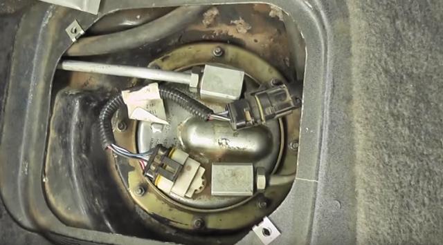 Не заводится и глохнет Ваз 2107